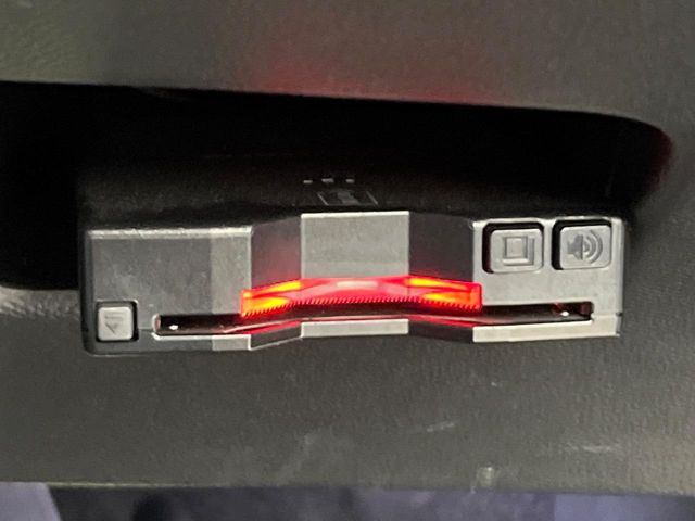 ●ETC車載器(ナビ連動タイプ):お引き渡し時には再セットアップを実施後、お渡しいたします。マイレージ登録に関してもお気軽に担当営業までお尋ねください。