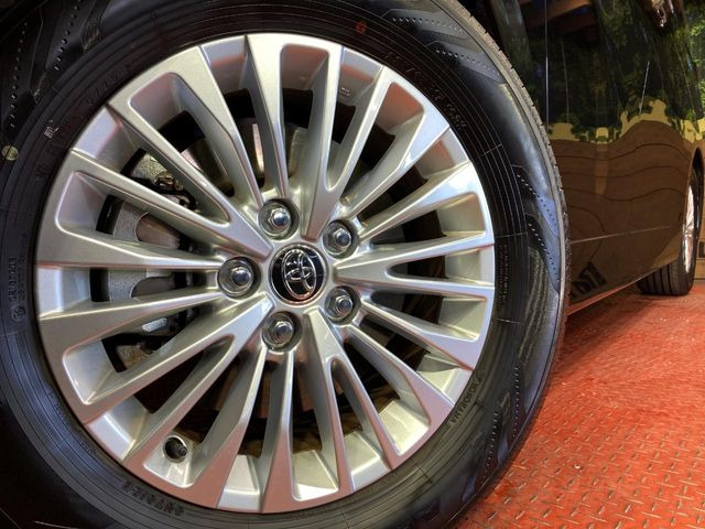 �y�O���[�h��p����17�C���`�A���~�z�C�[���z�f�U�C�����̍��������A���~�z�C�[���𑕒����Ă���܂��B�e��ЊO�A���~�z�C�[����A�X�^�b�h���X�^�C�����戵�����Ă���܂��B���񂲑��k����������