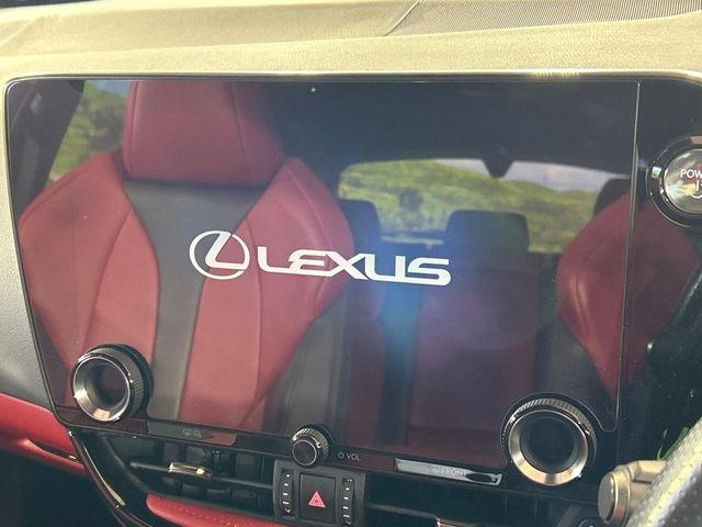 �y14�C���` �f�B�X�v���C�I�[�f�B�I�z���ʂ̃f�B�X�v���C��AppleCarPlay��AndroidAuto�����p�\�B�傫�ȉ�ʂŃX�}�z�i�r�A�v���������p���������܂���