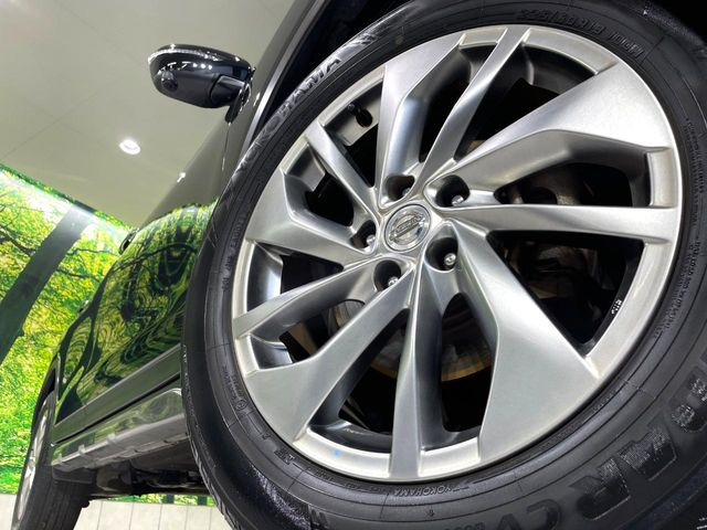 �y����18�C���`�A���~�z�C�[���z�O�ςɃ}�b�`���������A���~�z�C�[���𑕒����Ă���܂��B�e��ЊO�A���~�z�C�[����A�X�^�b�h���X�^�C�����戵�����Ă���܂��B���񂲑��k����������