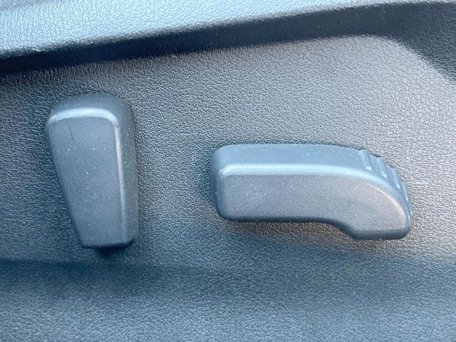 【パワーシート】スイッチ一つで簡単にシートの微調整が可能!電動だから力もいりません!快適なシートポジションにセットして、快適なドライブをお楽しみください。