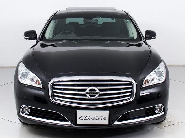 禁煙車です!室内は嫌なニオイも無く、すごく綺麗な状態です!禁煙車・・特にセダンタイプのお車では少ないですよね!!タバコのニオイが苦手なお客様必見です!快適にご乗車頂けます!!