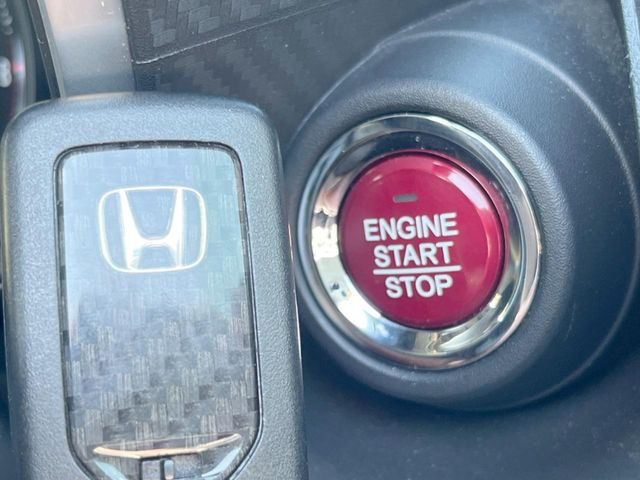 �yHonda�X�}�[�g�L�[�z�J�o����|�P�b�g�ɓ��ꂽ�܂܂ł��h�A�̎{���E�������\�ȃX�}�[�g�L�[�𑕔��B�G���W���̃I���E�I�t�����J�M�����o���K�v����������Ƃ��Ă��֗��ł���