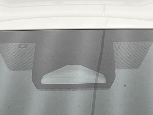 【トヨタセーフティセンス】走行中に前方の車両等を認識し、衝突しそうな時は警報とブレーキで衝突回避と被害軽減をアシスト。より安全にドライブをお楽しみいただけます。