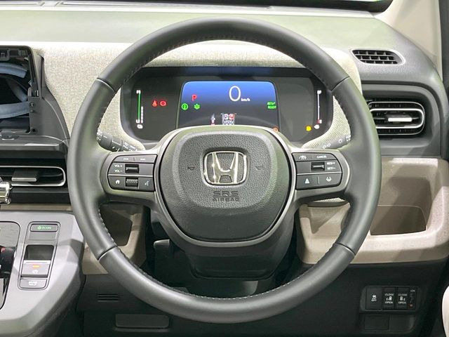 �y�����v�����X�e�A�����O�z�㎿�Ȋv���g�p���邱�ƂŁA��ɂ����������݂ƂĂ��^�]���₷���n���h���ł���