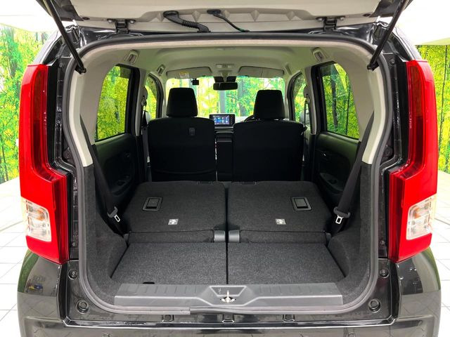 普段のお買い物や通勤、送迎等に十分な荷室スペースを確保しております。セカンドシートを倒すと、大きな荷物の積載も可能です♪