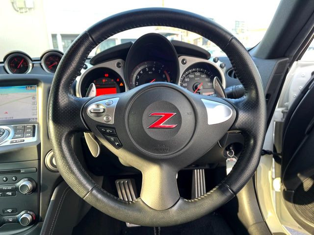 �y�����v�����X�e�A�����O�z�㎿�Ȋv���g�p���邱�ƂŁA��ɂ����������݂ƂĂ��^�]���₷���n���h���ł���