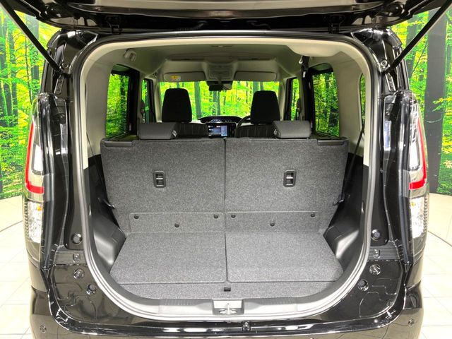 普段のお買い物や通勤、送迎等に十分な荷室スペースを確保しております。セカンドシートを倒すと、大きな荷物の積載も可能です♪