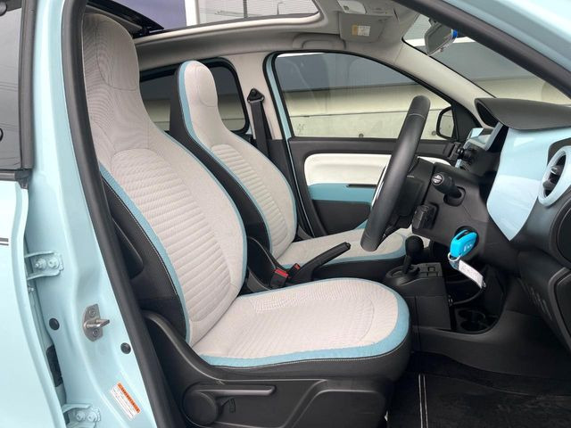 ���O��:�������Ƃ����h���C�o�[�X�y�[�X�ŁA�����Ԃ̉^�]�ł����K�ɂ��߂������������܂��B