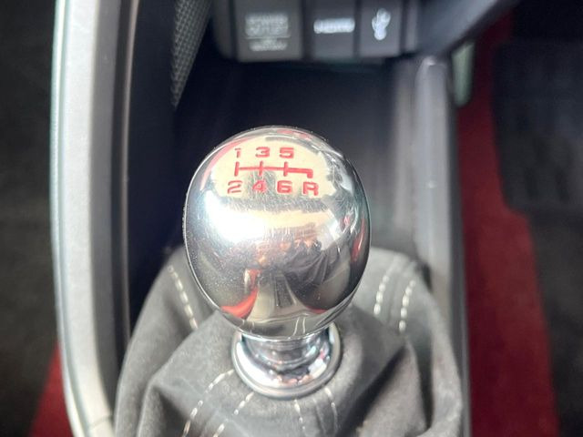 【フロア6速MT】走りの6速MT!!スポーティーな走行をお楽しみいただけます♪