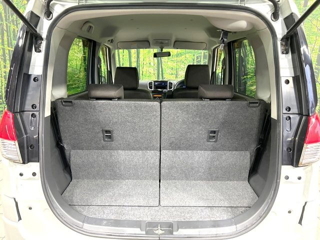 ���i�̂���������ʋ΁A���}���ɏ\���ȉ׎��X�y�[�X���m�ۂ��Ă���܂��B�Z�J���h�V�[�g��|���ƁA�傫�ȉו��̐ύڂ��\�ł���