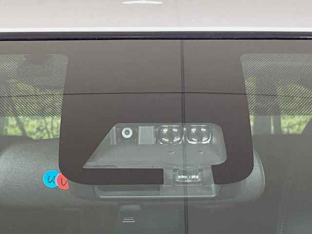 �y�g���^�Z�[�t�e�B�Z���X�z���s���ɑO���̎ԗ�����F�����A�Փ˂������Ȏ��͌x��ƃu���[�L�ŏՓˉ���Ɣ�Q�y�����A�V�X�g�B�����S�Ƀh���C�u�����y���݂��������܂��B