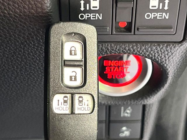 �yHonda�X�}�[�g�L�[�z�J�o����|�P�b�g�ɓ��ꂽ�܂܂ł��h�A�̎{���E�������\�ȃX�}�[�g�L�[�𑕔��B�G���W���̃I���E�I�t�����J�M�����o���K�v����������Ƃ��Ă��֗��ł���