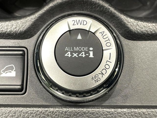 �y�I�[�����[�h4&times;4�z2WD/4WD���[�h����y�ɐ؂�ւ��\�B�R��d����2WD�A�X�^�b�N���ɖ𗧂�LOCK�AAUTO���[�h�ł�4WD�̔z���������Œ������A�H�ʏ󋵂��킸���肵��������T�|�[�g�B