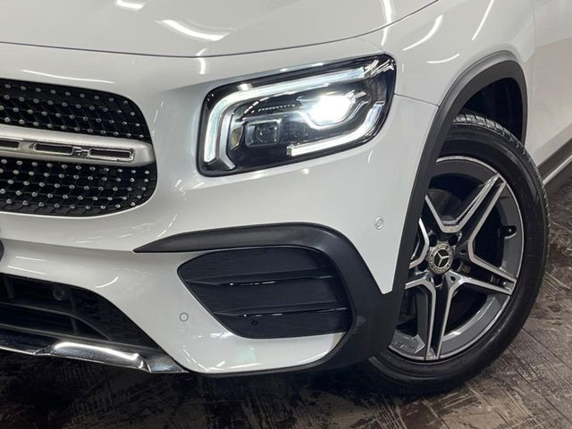 ●LEDヘッドライト:夜間走行時も良好な視界を確保し安心して運転できる高輝度LEDヘッドライトを装備!点灯速度が早く、消費電力も抑えられています。