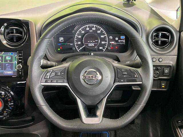 �y�����v�����X�e�A�����O�z�㎿�Ȋv���g�p���邱�ƂŁA��ɂ����������݂ƂĂ��^�]���₷���n���h���ł���