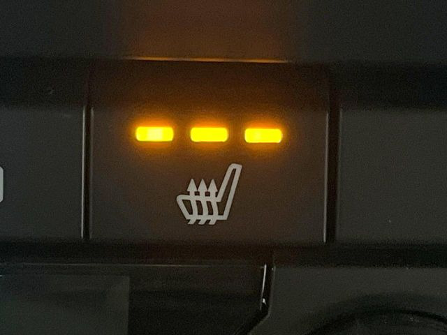 【シートヒーター】寒い日に重宝するシートヒーター!エアコンより早く温まってくれるので寒がりの人も安心ですね♪エアコンの温風は乾燥するから苦手、という方にもをおすすめです。