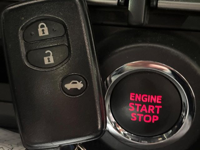 �y�A�N�Z�X�L�[&�v�b�V���X�^�[�g�z�J�o����|�P�b�g�ɓ��ꂽ�܂܂ł��h�A�̎{���E�������\�ȃX�}�[�g�L�[�𑕔��B�G���W���̃I���E�I�t�����J�M�����o���K�v�������A�{�^�����v�b�V�����邾����OK��