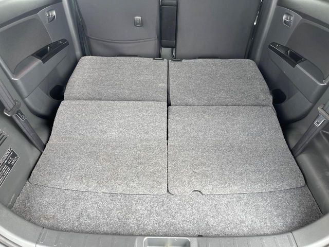 ���i�̂���������ʋ΁A���}���ɏ\���ȉ׎��X�y�[�X���m�ۂ��Ă���܂��B�Z�J���h�V�[�g��|���ƁA�傫�ȉו��̐ύڂ��\�ł���