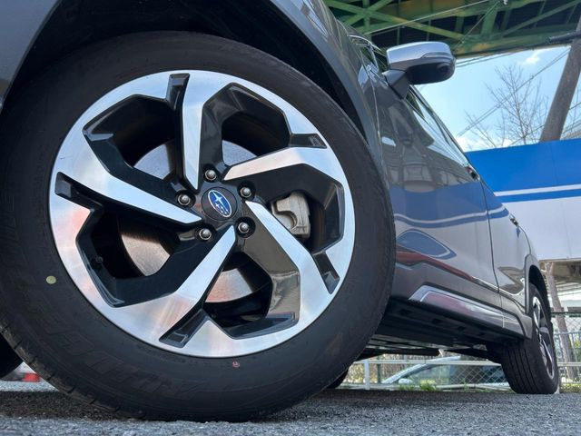 �y����18�C���`�A���~�z�C�[���z�O�ςɃ}�b�`���������A���~�z�C�[���𑕒����Ă���܂��B�e��ЊO�A���~�z�C�[����A�X�^�b�h���X�^�C�����戵�����Ă���܂��B���񂲑��k����������