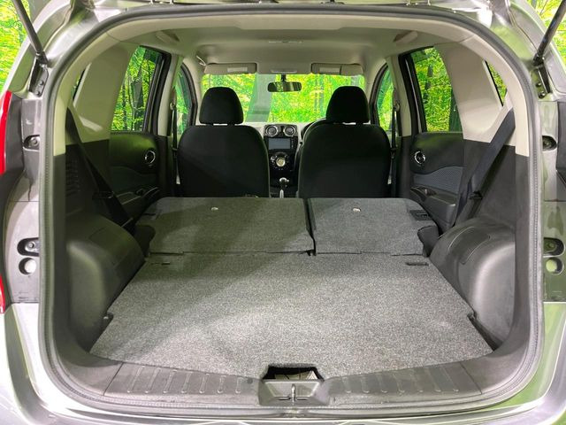 ���i�̂���������ʋ΁A���}���ɏ\���ȉ׎��X�y�[�X���m�ۂ��Ă���܂��B�Z�J���h�V�[�g��|���ƁA�傫�ȉו��̐ύڂ��\�ł���