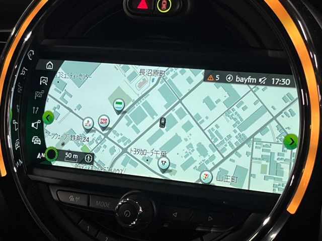 �������i�r:��̊��̂���i�r�́A����������ԓ������o���Ă���܂��B�I�[�f�B�I�@�\���[�����Ă���܂��̂ŁA�^�]�����y���߂܂���