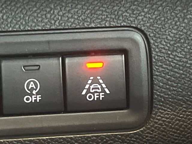 �����[���L�[�s���O�A�V�X�g:���s�Ԑ��̈�E�������Ă����@�\�B���s���ɁA�N���}���Ԑ�����O��Ă��邱�Ƃ��J���������m����ƁA�X�e�A�����O����U�������ăh���C�o�[�Ɍx�����܂��B