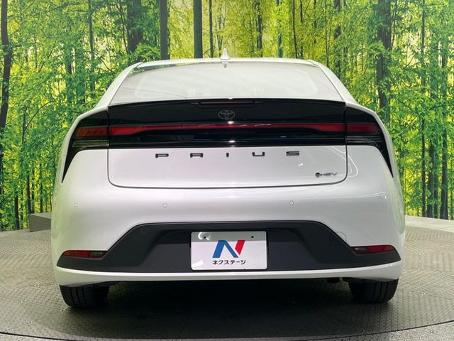 安心の最長10年・走行無制限保証(有償)をご用意。保証内容も充実はもちろん、無料点検&オイル交換や、年中無休の全国・24時間ロードサービスも付帯されておりますのでご安心下さい。