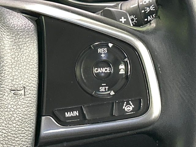 【アダプティブクルーズコントロール】高速道路での長距離走行が楽に!!自動で速度を保つクルーズコントロールが、衝突軽減システムと連携し、前方の車両を感知して車間を保つように速度調節してくれます!!