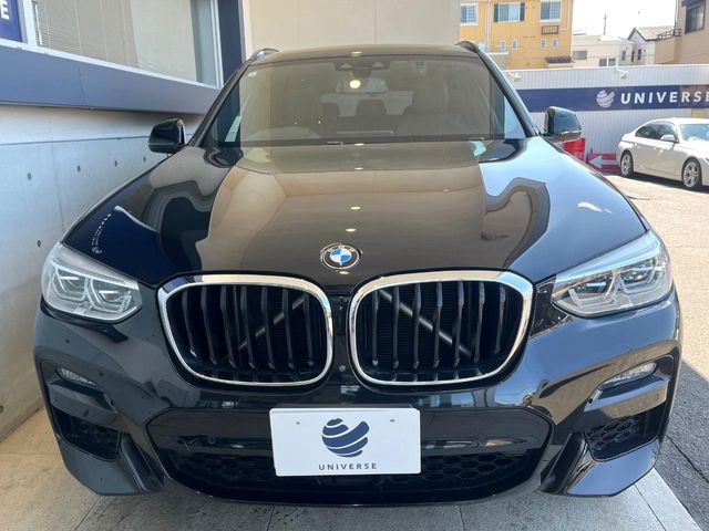 高透明度のガラス皮膜で撥水はもちろん、上質なツヤ・光沢を実現。紫外線や酸性雨から大切な愛車を保護し、色あせ・劣化を防止。「弾スプラッシュコート」、「弾プリミッサコート」からお選びいただけます。