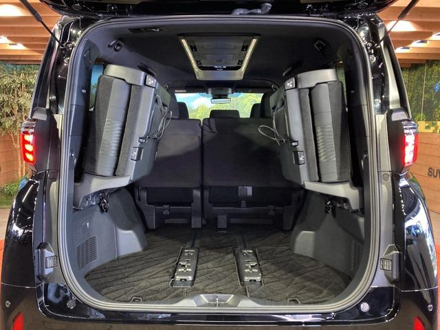 ���i�̂���������ʋ΁A���}���ɏ\���ȉ׎��X�y�[�X���m�ۂ��Ă���܂��B�Z�J���h�V�[�g��|���ƁA�傫�ȉו��̐ύڂ��\�ł���