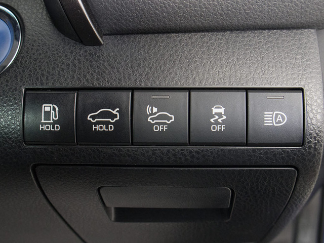 ★使いやすさや安全性を追求したステアリング周り!高級車ゆえにスイッチ類が多いのも特徴ですね!考え尽くされた配置ですぐに使いこなす事が出来ますのでご安心下さい!是非、体感してみて下さい!!