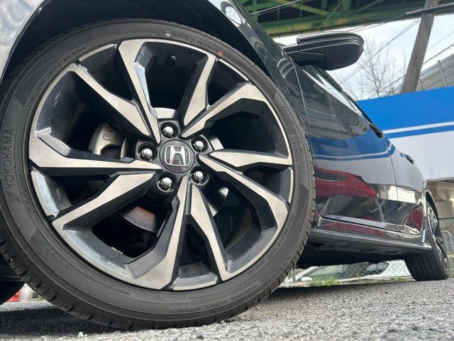 �y����18�C���`�A���~�z�C�[���z�O�ςɃ}�b�`���������A���~�z�C�[���𑕒����Ă���܂��B�e��ЊO�A���~�z�C�[����A�X�^�b�h���X�^�C�����戵�����Ă���܂��B���񂲑��k����������