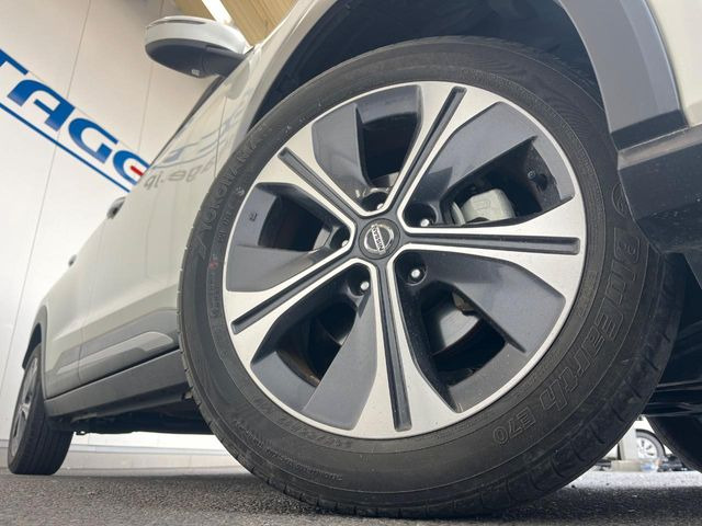 �y����17�C���`�A���~�z�C�[���z�O�ςɃ}�b�`���������A���~�z�C�[���𑕒����Ă���܂��B�e��ЊO�A���~�z�C�[����A�X�^�b�h���X�^�C�����戵�����Ă���܂��B���񂲑��k����������