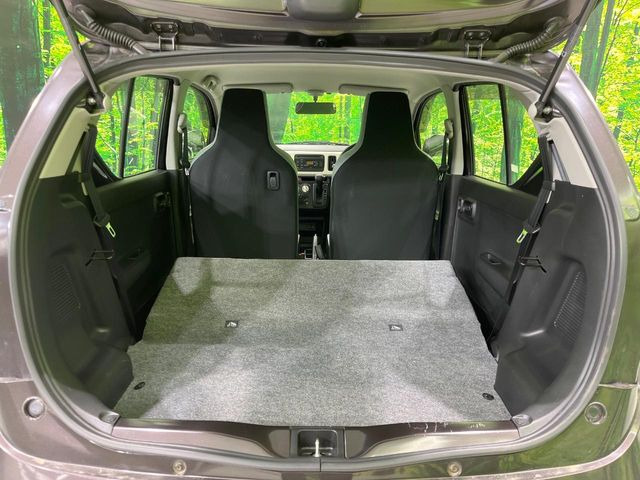 ���i�̂���������ʋ΁A���}���ɏ\���ȉ׎��X�y�[�X���m�ۂ��Ă���܂��B�Z�J���h�V�[�g��|���ƁA�傫�ȉו��̐ύڂ��\�ł���