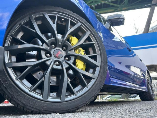 �y����19�C���`�A���~�z�C�[���z�O�ςɃ}�b�`���������A���~�z�C�[���𑕒����Ă���܂��B�e��ЊO�A���~�z�C�[����A�X�^�b�h���X�^�C�����戵�����Ă���܂��B���񂲑��k����������