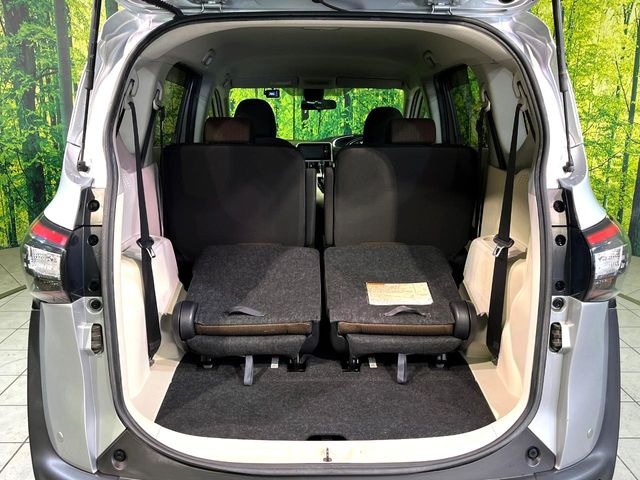 ���i�̂���������ʋ΁A���}���ɏ\���ȉ׎��X�y�[�X���m�ۂ��Ă���܂��B�Z�J���h�V�[�g��|���ƁA�傫�ȉו��̐ύڂ��\�ł���