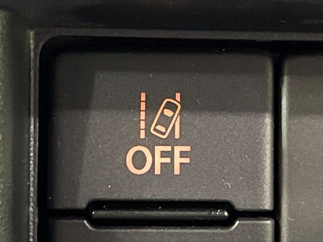 【車線逸脱抑制機能】高速道路走行時、車線からはみ出しそうな時にステアリングを制御し車線内を走行する様にアシスト。より安全な運転をサポートしてくれます!