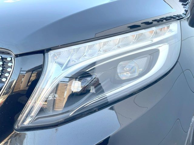 ●LEDヘッドライト:夜間走行時も良好な視界を確保し安心して運転できる高輝度LEDヘッドライトを装備!点灯速度が早く、消費電力も抑えられています。