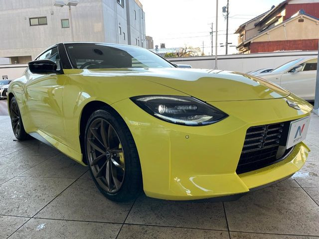 高透明度のガラス皮膜で撥水はもちろん、上質なツヤ・光沢を実現。紫外線や酸性雨から大切な愛車を保護し、色あせ・劣化を防止。「弾スプラッシュコート」、「弾プリミッサコート」からお選びいただけます。