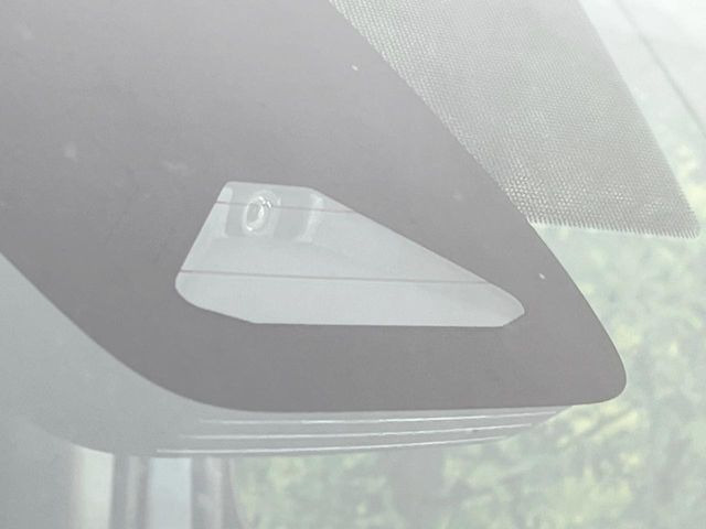 【トヨタセーフティセンス】走行中に前方の車両等を認識し、衝突しそうな時は警報とブレーキで衝突回避と被害軽減をアシスト。より安全にドライブをお楽しみいただけます。