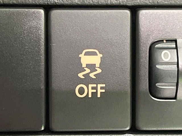 �y������h�~���u�z�ԗ��̉���������m����ƁA�����I�Ɏԗ��̐i�s������ۂ悤�Ɏԗ��𐧌䂵�܂��B�J�̓��ȂǊ���₷���H�ʏ󋵂ł����S�ȉ^�]���\�ł��B