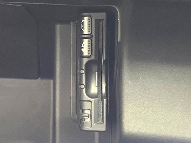 【クルーズコントロール】高速道路もラクラク走行。アクセルを離しても一定速度で走行ができ、長距離運転時の負担を軽減!加速・減速も簡単なスイッチ操作で調整できます。