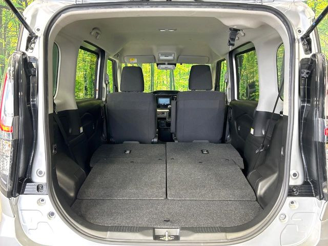 後席を格納すると、これだけの広さが!シーンに合わせたシートアレンジで、大きな荷物も積むことが出来ます♪