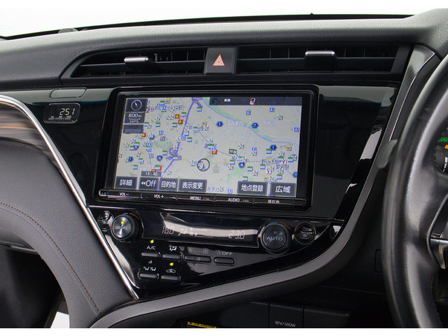 ★ディーラーオプションの大画面SDナビが装備されています!地図情報の更新も出来ますので安心してお使い頂けます!