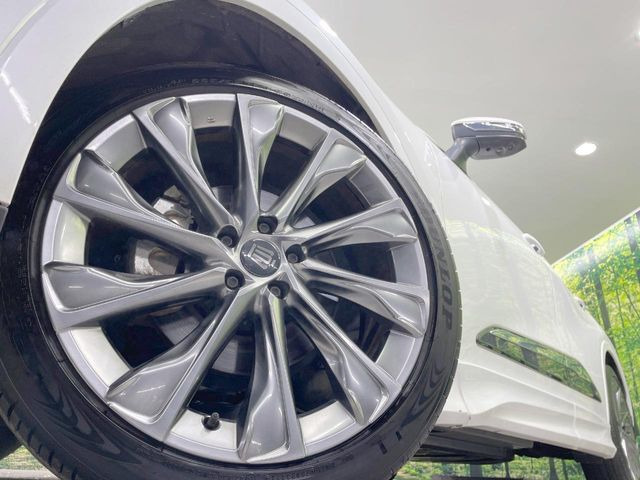 �y����21�C���`�A���~�z�C�[���z�O�ςɃ}�b�`���������A���~�z�C�[���𑕒����Ă���܂��B�e��ЊO�A���~�z�C�[����A�X�^�b�h���X�^�C�����戵�����Ă���܂��B���񂲑��k����������