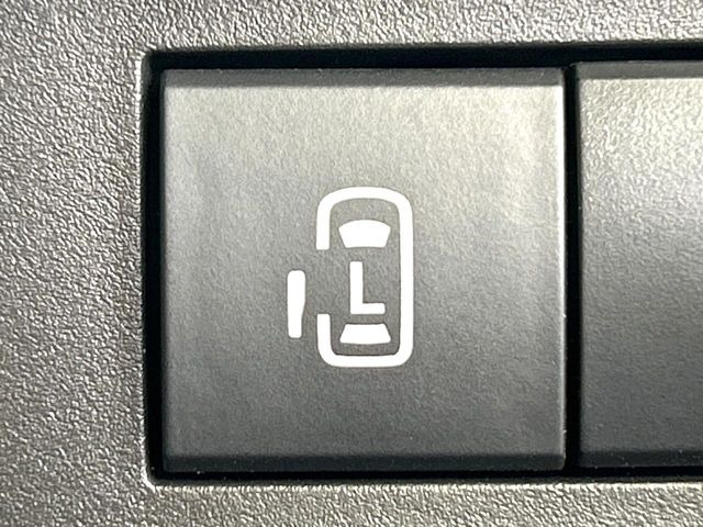 【パワースライドドア】スマートキーや運転席のスイッチでスライドドアの開閉が可能♪電動だから力を入れてドアを開ける必要が無く、小さいお子様でも、重い荷物を持っている時もラクに開け閉めできます♪