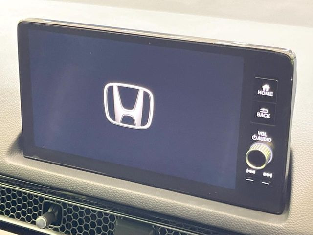 【大画面ナビ】人気の大型9インチナビを装備。存在感のある大画面はインパクト大!ナビ利用時のマップ表示は見やすく、テレビやDVDは臨場感がアップ!いつものドライブがグッと楽しくなります♪