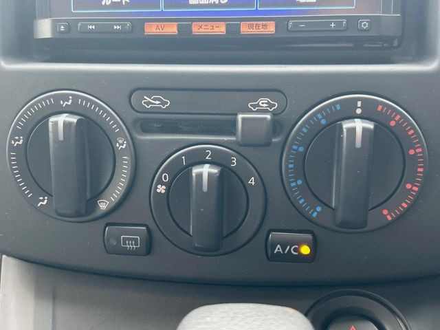 寒い冬も暑い夏も全席に快適な空調を届けてくれる、ダイヤル式エアコンを装備♪