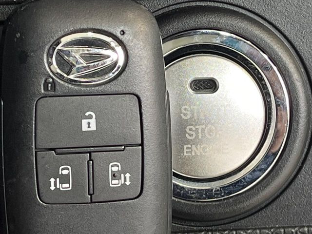 �y�L�[�t���[�V�X�e���z�J�o����|�P�b�g�ɓ��ꂽ�܂܂ł��h�A�̎{���E�������\�ȃX�}�[�g�L�[�𑕔��B�G���W���̃I���E�I�t�����J�M�����o���K�v����������Ƃ��Ă��֗��ł���